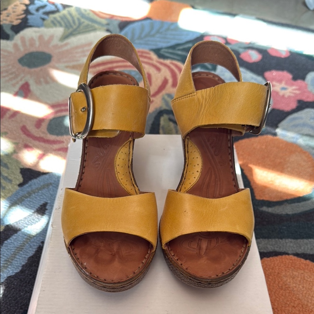 BORN Yellow Leather Women's Sandals